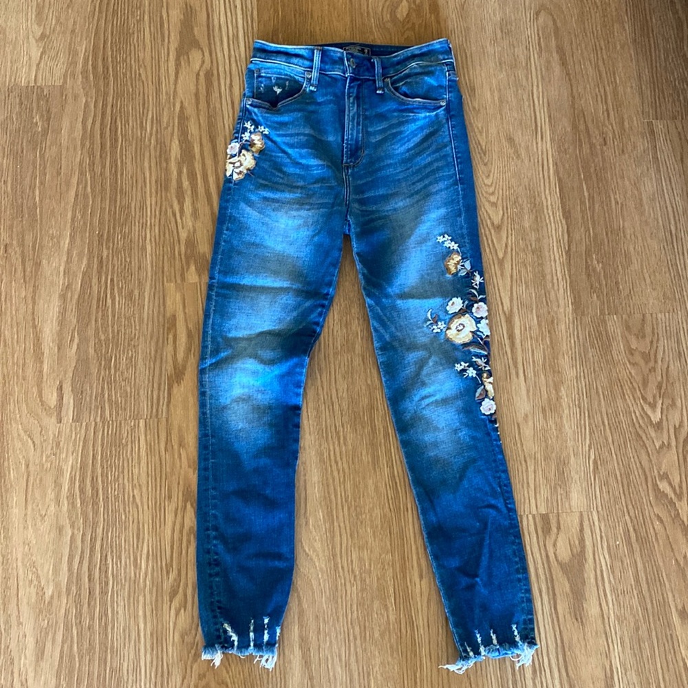 Abercrombie high rise super skinny ankle Jean with floral pattern size 26/2